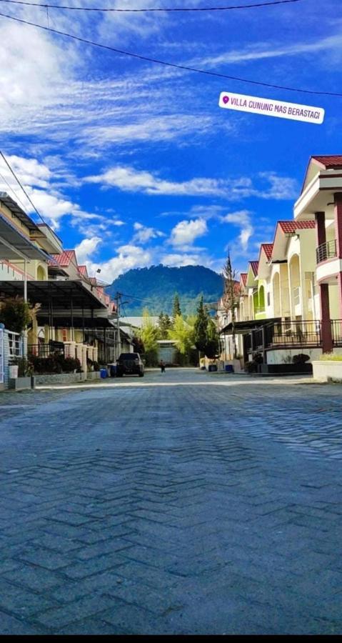 Villa Gunung Mas Berastagi Buitenkant foto